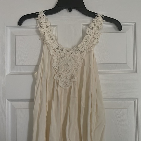 Flowy crochet Ana camisole cream size medium - Picture 4 of 5